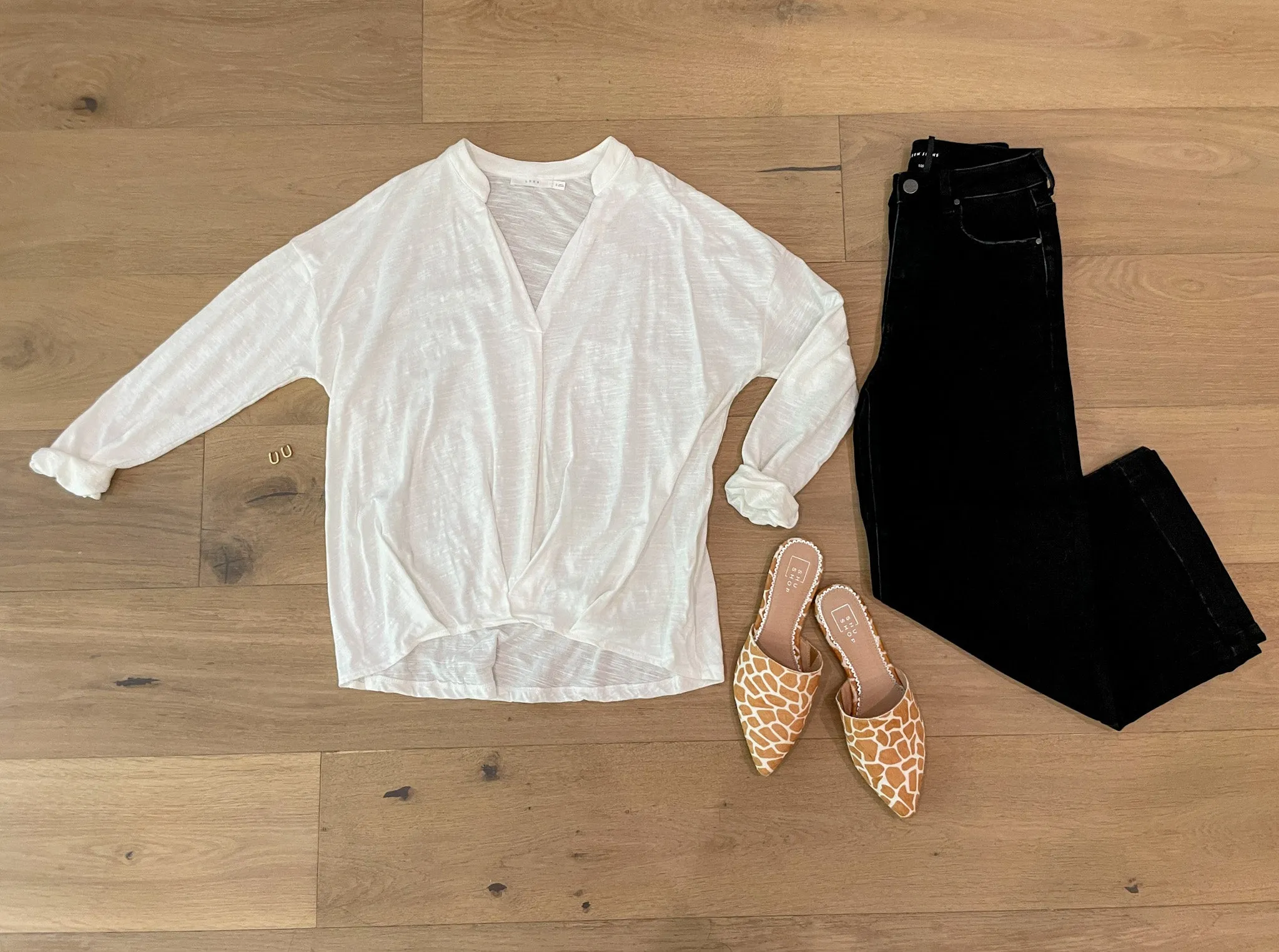 *BELLES & DOORBUSTER* Turn to You Tunic in White