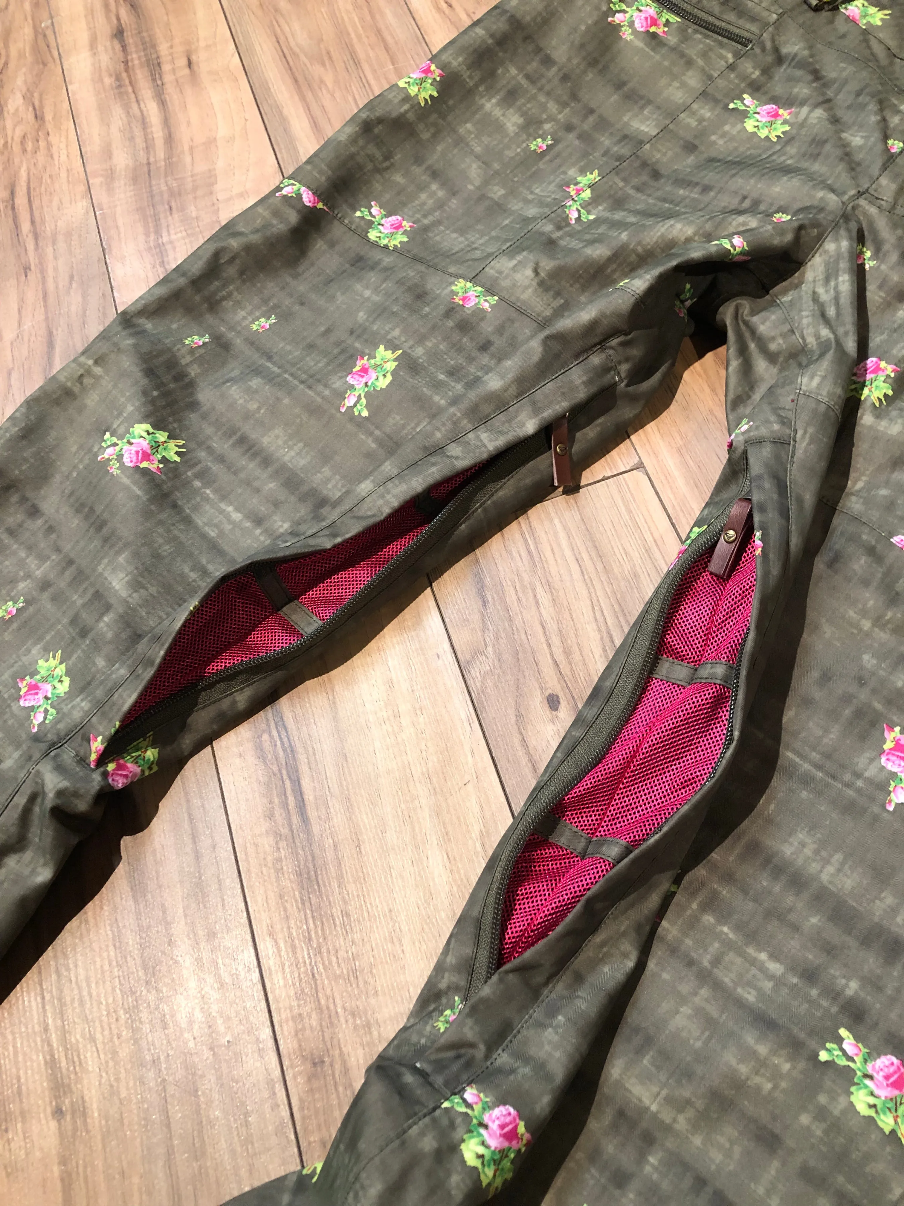 Roxy Floral Design Ski Pants, Size XL, 38”x33”