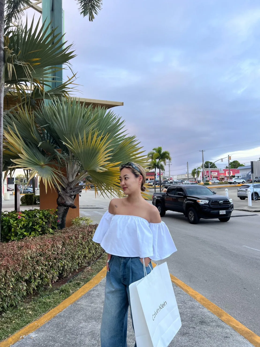 Tuck wide denim pants