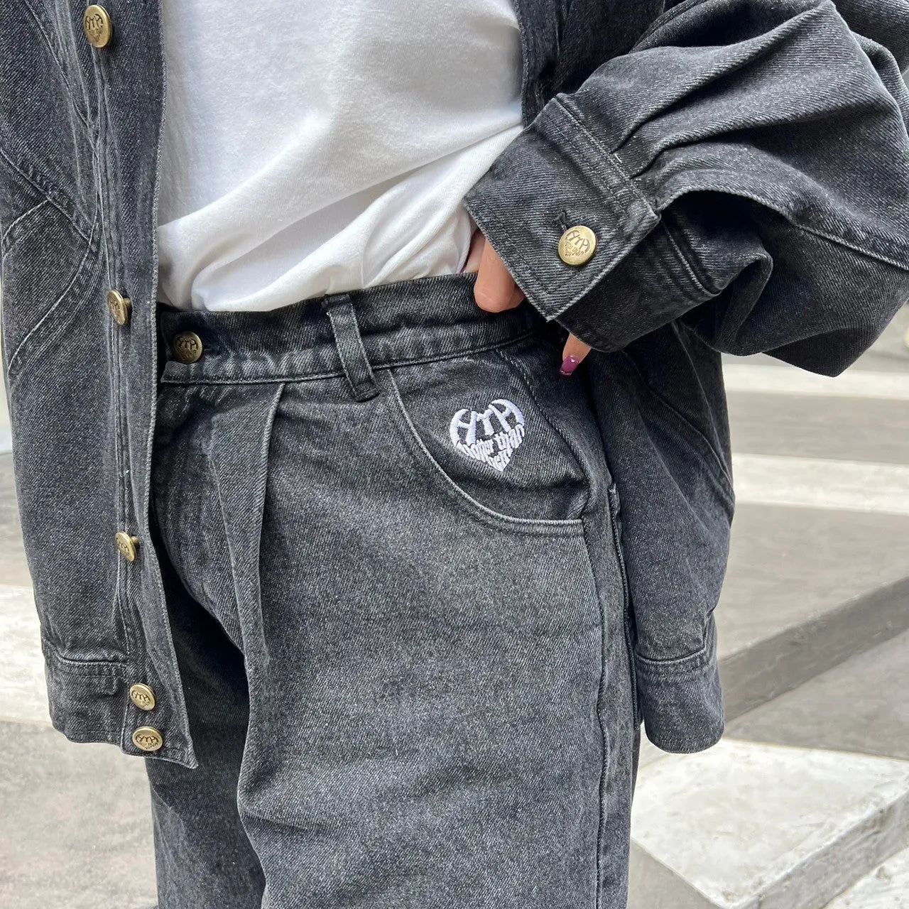 Tuck wide denim pants