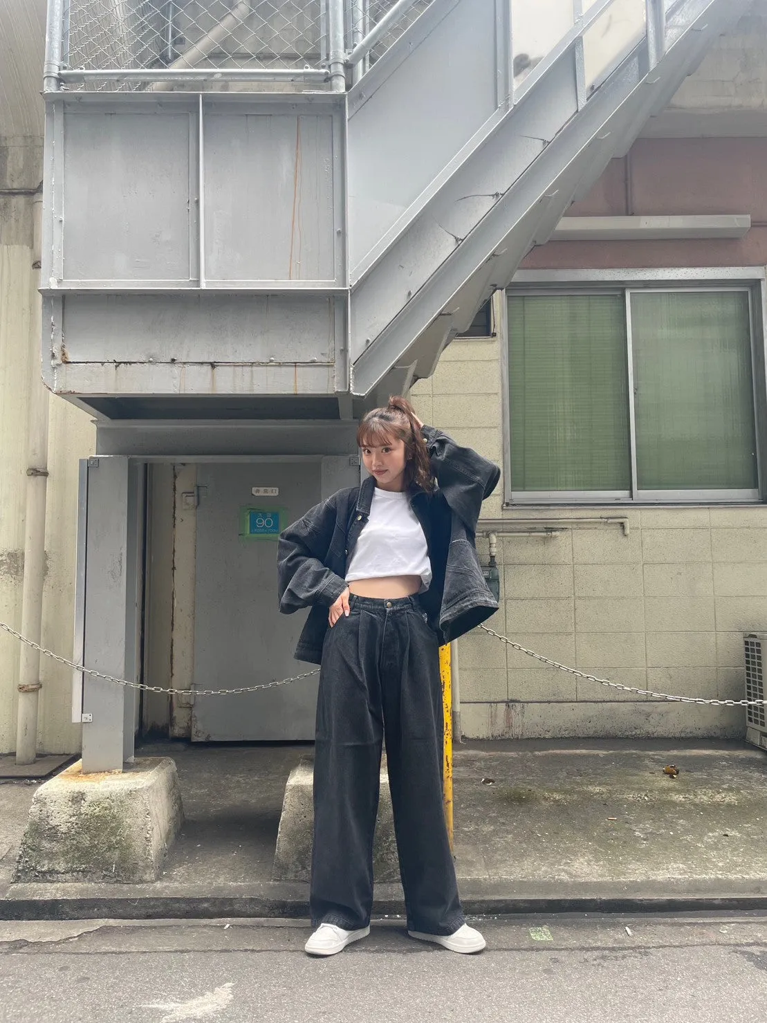 Tuck wide denim pants