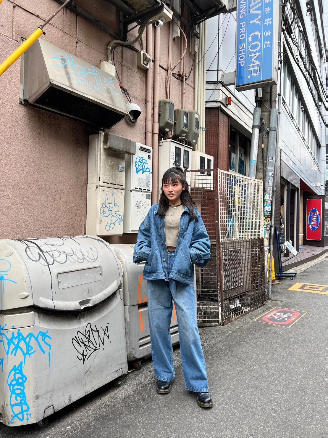 Tuck wide denim pants