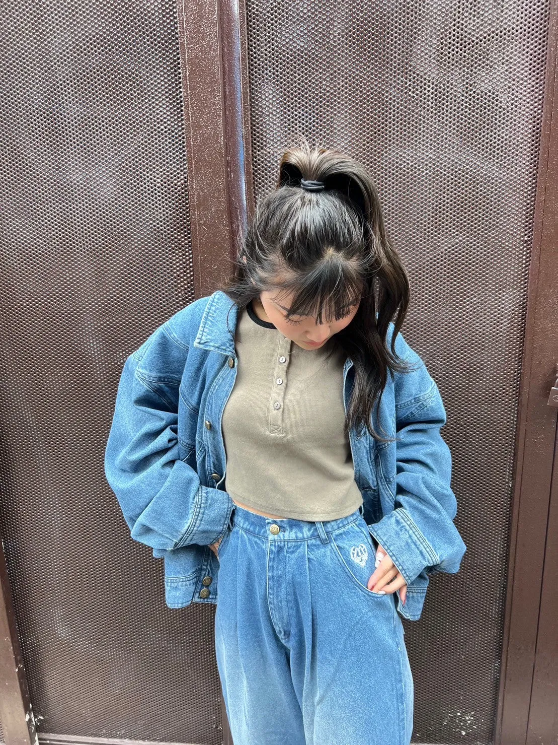 Tuck wide denim pants
