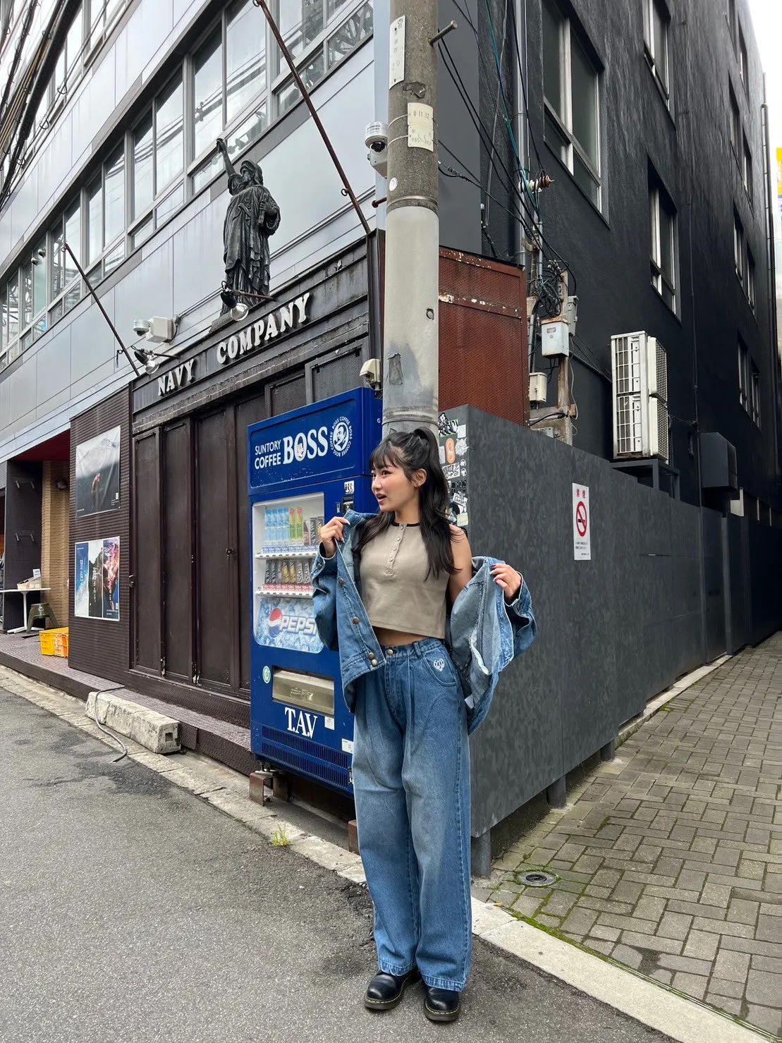 Tuck wide denim pants